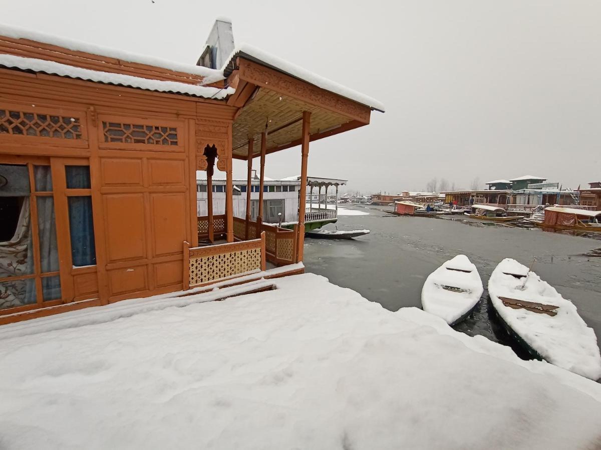 Houseboat New Suzan Hotel Srīnagar Екстериор снимка