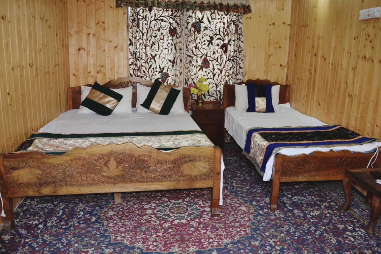 Houseboat New Suzan Hotel Srīnagar Екстериор снимка