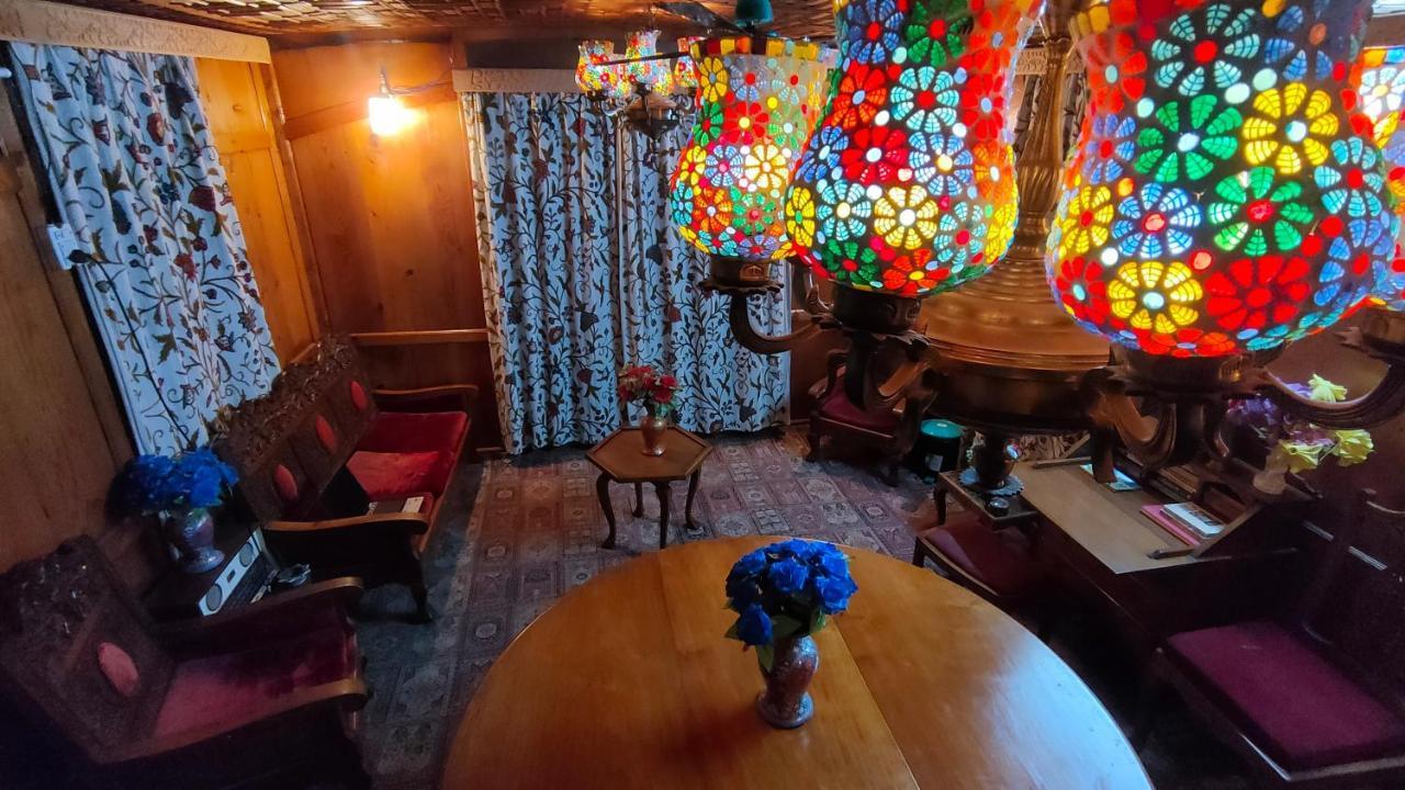 Houseboat New Suzan Hotel Srīnagar Екстериор снимка