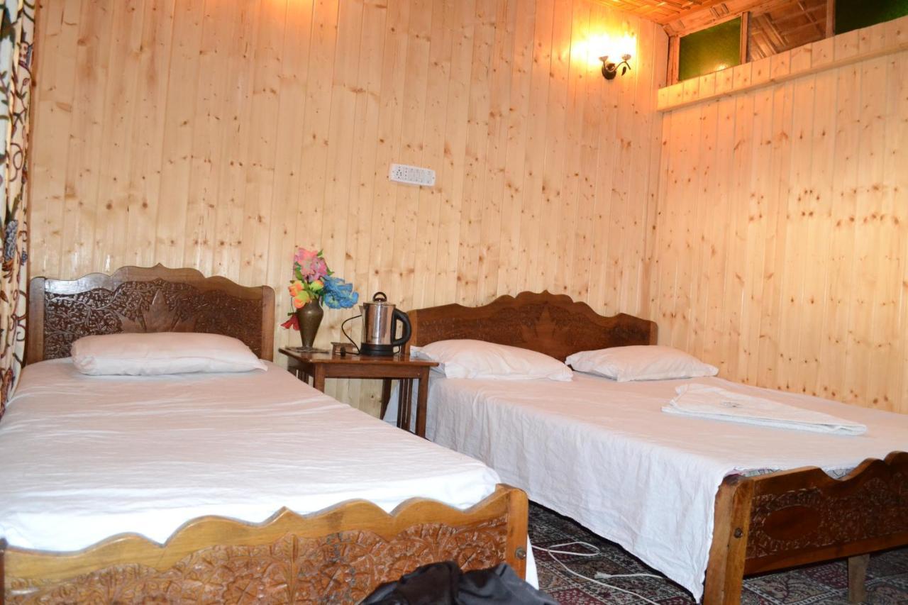 Houseboat New Suzan Hotel Srīnagar Екстериор снимка