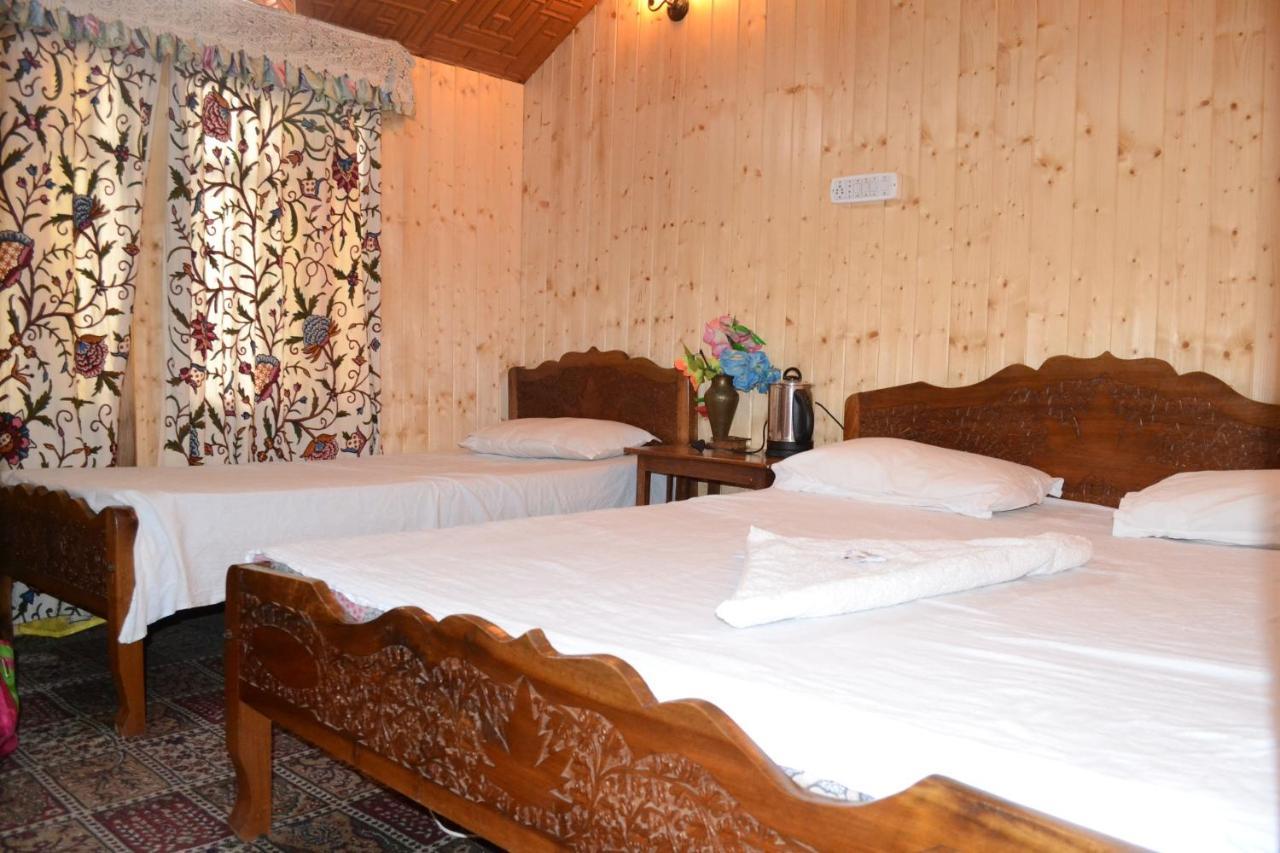 Houseboat New Suzan Hotel Srīnagar Екстериор снимка